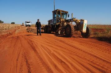 Prefeito em exercício Jocimar Paleta visita obras nas estradas rurais